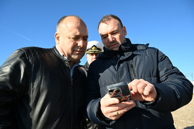 Министър Петър Димитров: Няма пряка опасност за българските води в Черно море