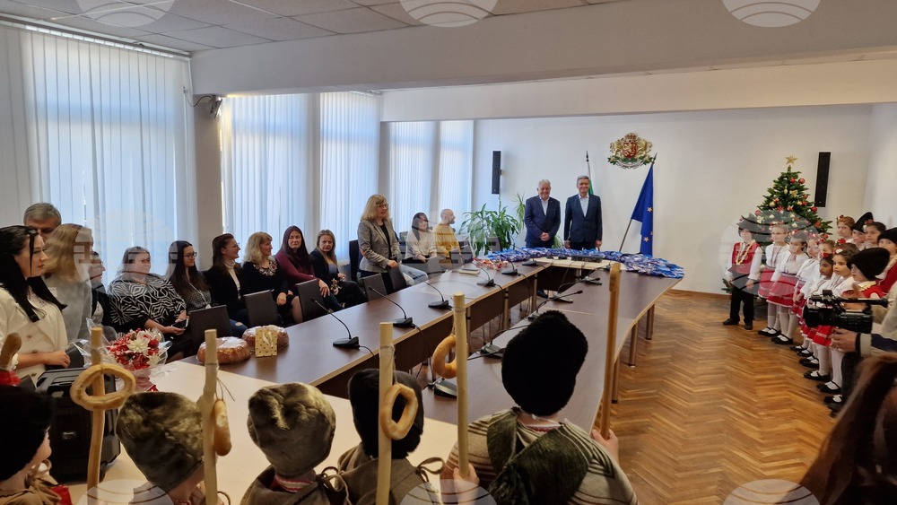 Шумен - областен управител - коледари