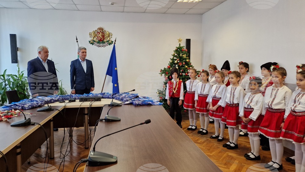 Шумен - областен управител - коледари