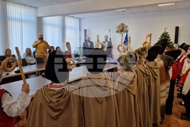 Шумен - областен управител - коледари