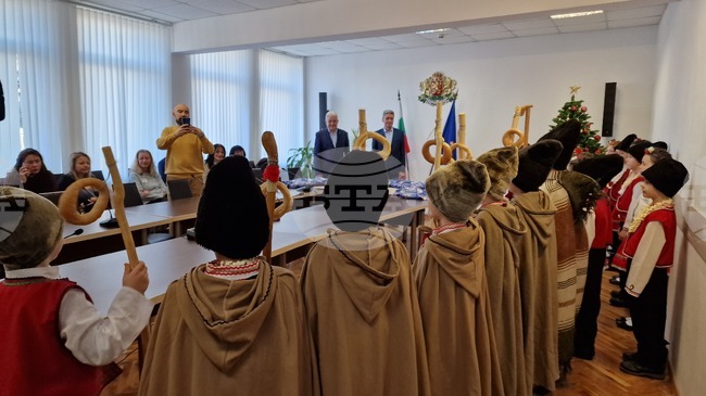 Шумен - областен управител - коледари