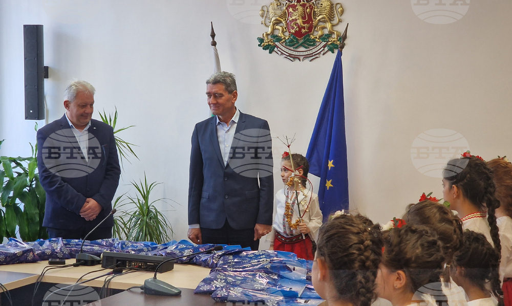 Шумен - областен управител - коледари