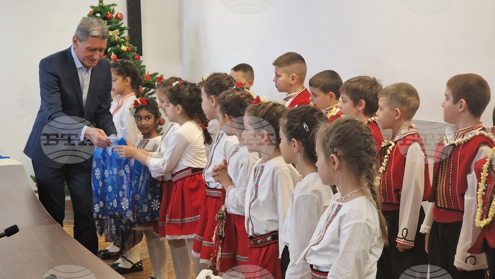 Шумен - областен управител - коледари