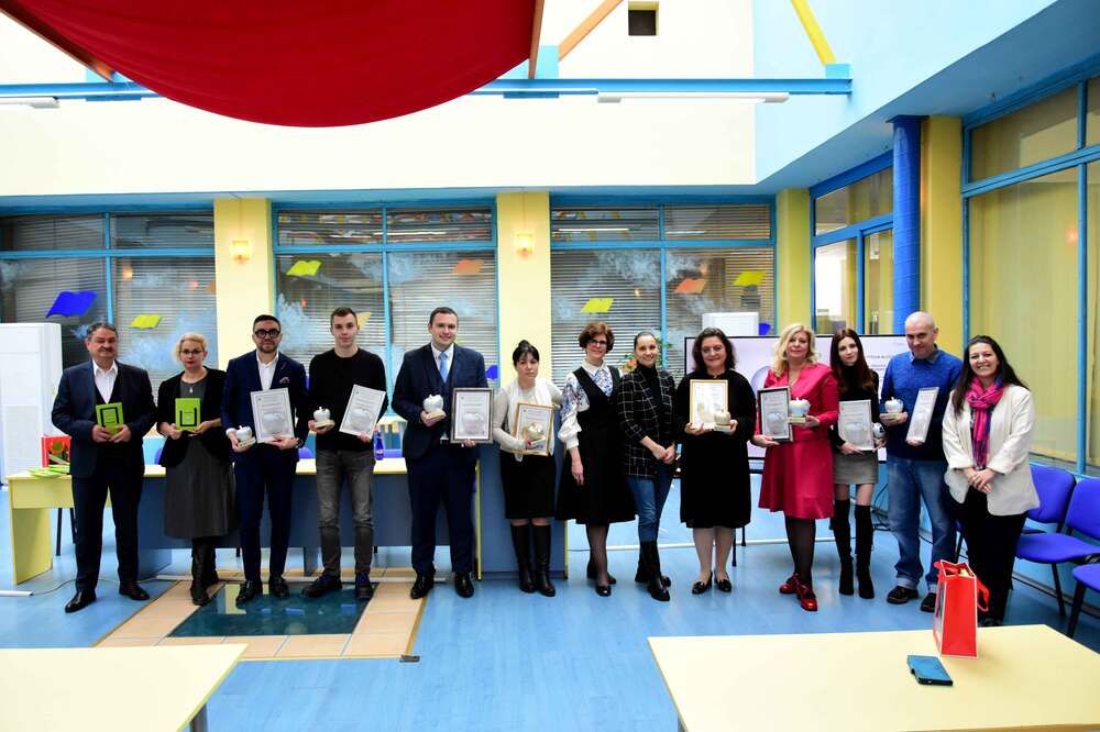 "Ябълка на познанието" беше връчена на деветима учени от Университета по библиотекознание и информационни технологии 