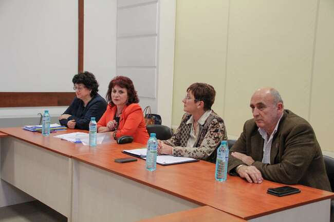 В Тетевен се проведе работната среща във връзка с осъществяването на държавния план-прием за учебната 2025/2026 г.