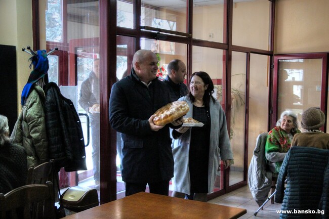 Ръководството на Община Банско посети Клуба на пенсионера в Банско