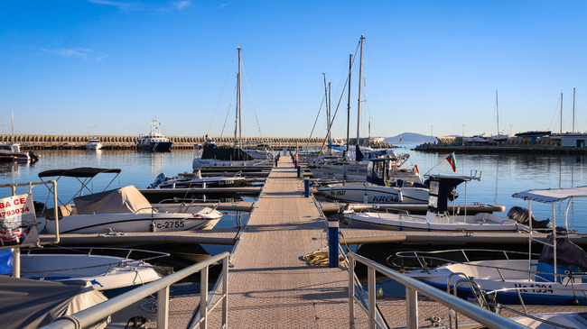 Sarafovo Port: Fishing Comforts and Scenic Seaside Promenade