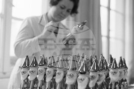 Дейността на ТПК „Искра'' в София  за производство на детски играчки и елхови украшения