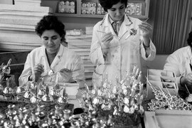 Дейността на ТПК „Искра'' в София  за производство на детски играчки и елхови украшения