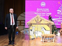 Ректорът проф. д-р Димитър Димитров пожела на децата и родителите много здраве и весели празници.