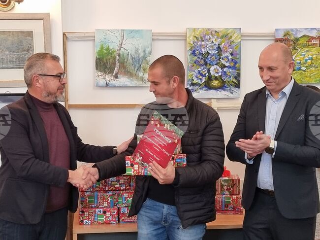 Отличиха с награди най-красивите празнични украси в села от община Тунджа