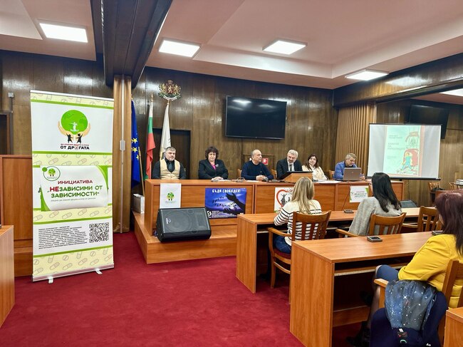 Ученици от Русе и региона бяха отличени за креативни послания в конкурс на Инициативата „НЕзависими от зависимости“