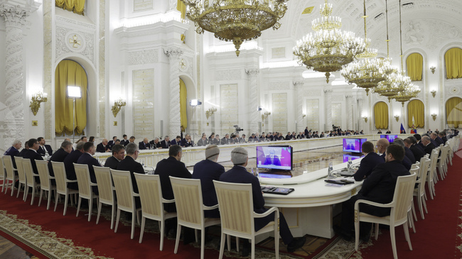 Руският режисьор Сокуров изрази рядка по рода си критика в присъствието на Путин