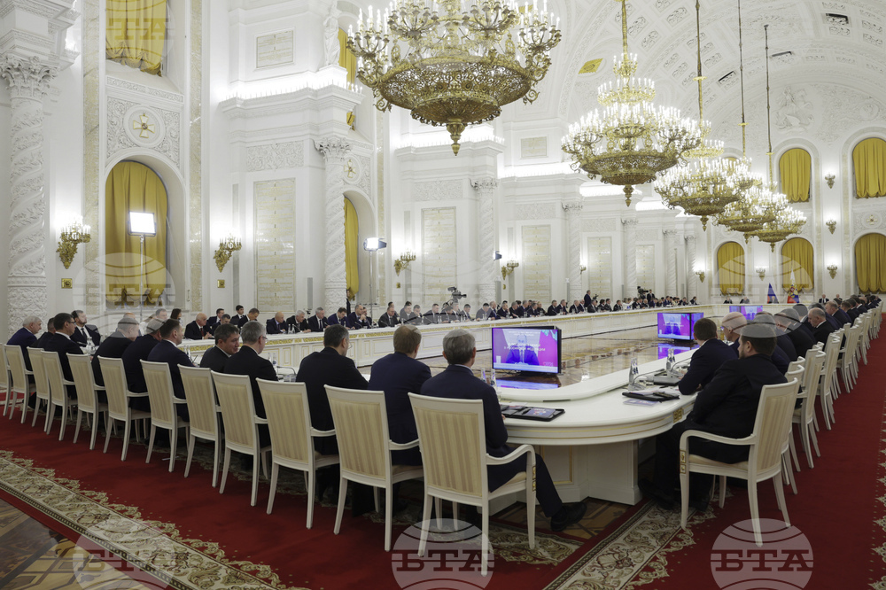 Руският режисьор Сокуров изрази рядка по рода си критика в присъствието на Путин