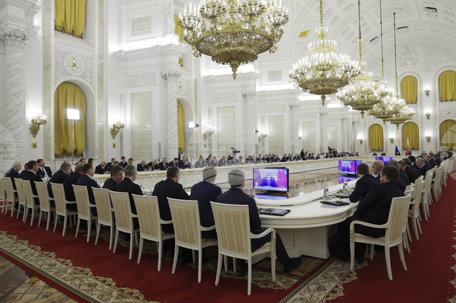 Руският режисьор Сокуров изрази рядка по рода си критика в присъствието на Путин