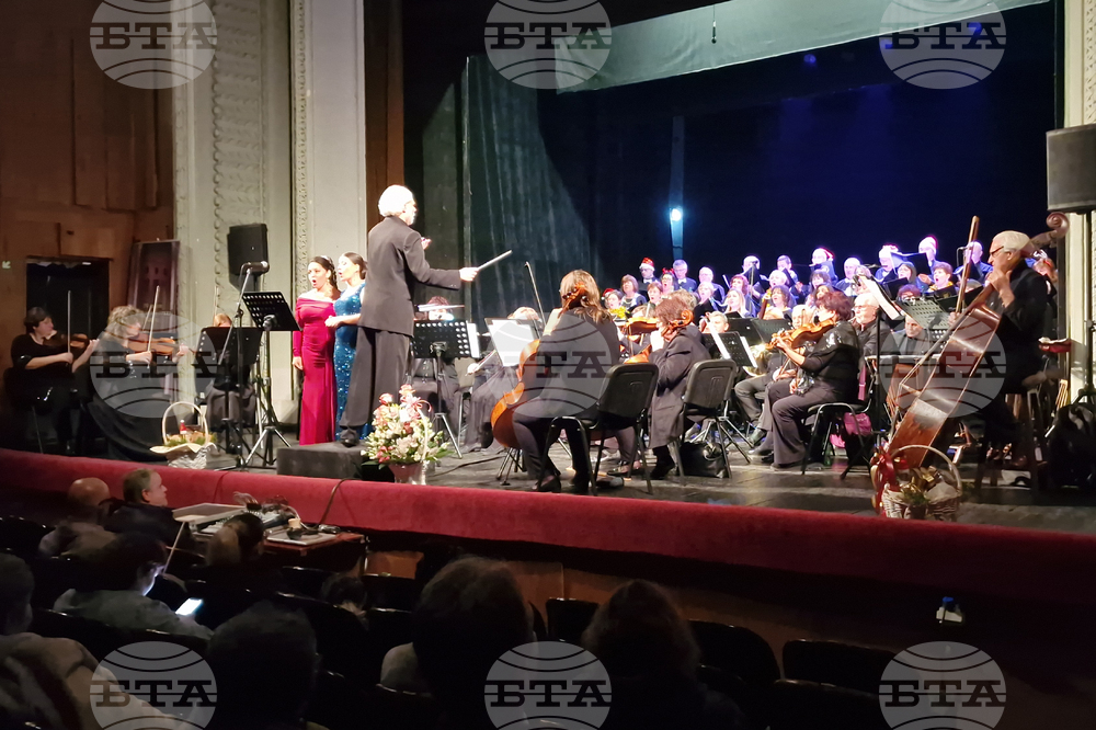 Коледни песни звучаха в концерт на Хор „Железни струни“ и Разградската филхармония