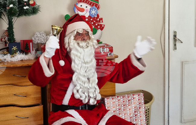 Когато си Дядо Коледа, получаваш стократно повече от радостта, която излъчват децата, казва хасковският актьор Янко Митев 