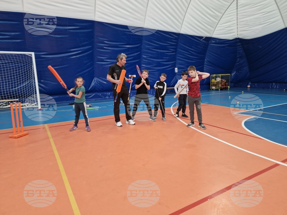 Пернишката тенис школа "Кукушеви" провежда тридневна спортна академия с обучение по крикет, голф, тенис на корт, стрелба с лък и боулинг