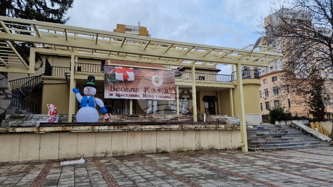 Близо двадесет деца от Радомир бяха част от работилницата за сладки „В кухнята на Баба Коледа“