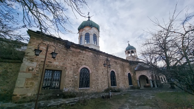 Храмът „Успение Богородично“ пази историята и духовността на Ловеч, каза за БТА отец Мартин Йотов