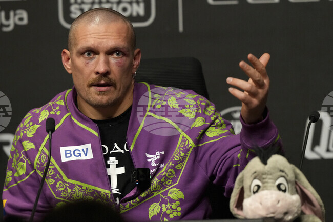 Световната боксова организация (WBO) задължи Олександър Усик да уреди бой с Джоузеф Паркър за задължителна защита на титлата в тежка категория