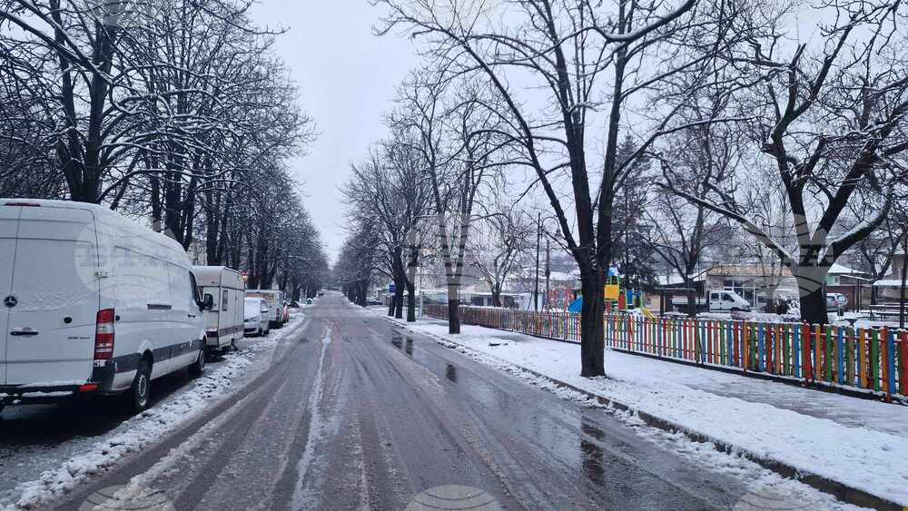 Пътищата в област Разград са обработени след падналия снеговалеж и са проходими при зимни условия