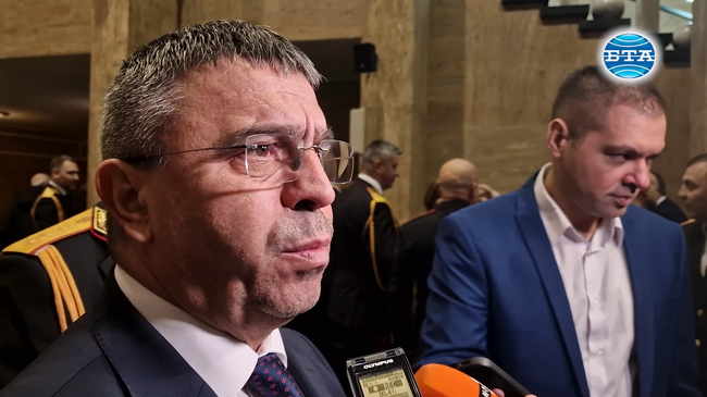 Издирването на изчезналото дете от с. Конаре продължава, независимо от атмосферните условия, нямаме положителна информация засега, каза министър Атанас Илков