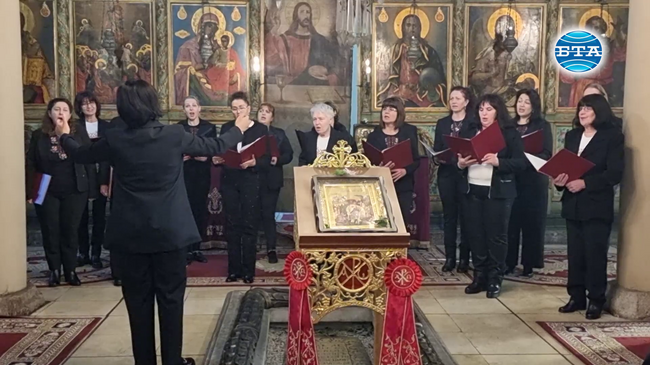 Дамски хор „Вратица“ поздрави врачани с Рождественски концерт