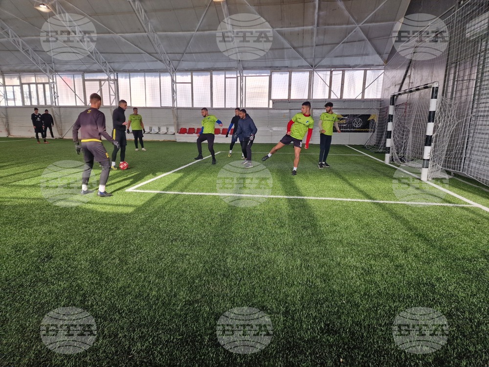 Пернишки отбори, участници в първенството на Асоциацията по минифутбол, ще зарадват деца в неравностойно положение 