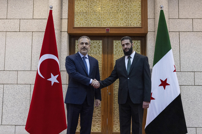 Турският външен министър днес ще посети Дамаск, където ще се срещне с президента на Сирия 