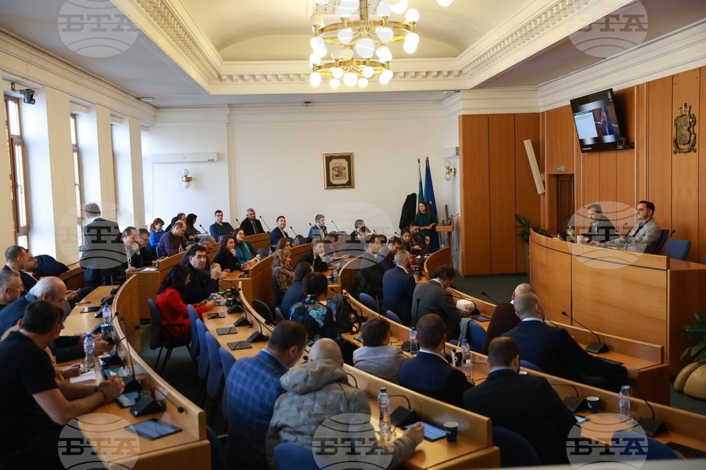 Столичният общински съвет реши да удължи договора на частна фирма за обществен превоз на пътници 