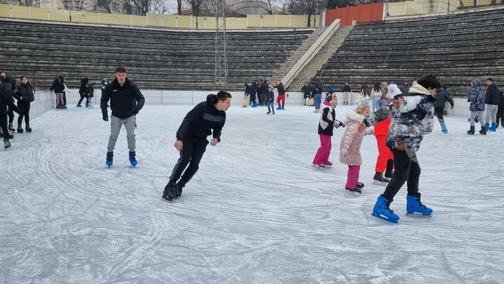 Ледената пързалка в Хасково отваря утре