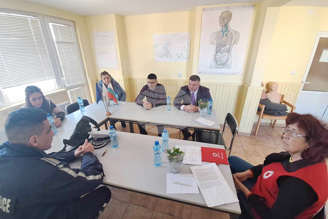 Българският Червен кръст в Разград предостави финансова подкрепа на ученик, пострадал при катастрофа