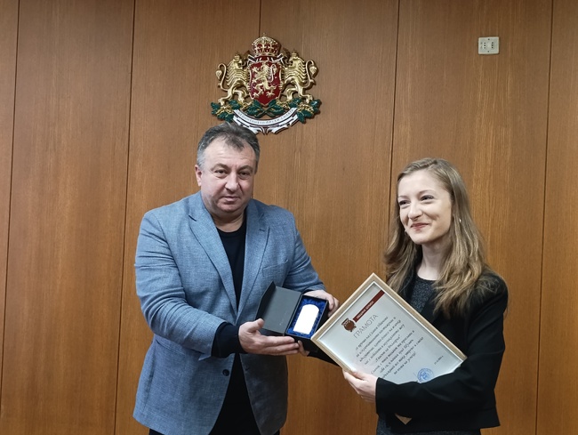 Община Шумен: Кметът проф. Христо Христов поздрави Славея Иванова - победител в музикалното предаване „Гласът на България“ 