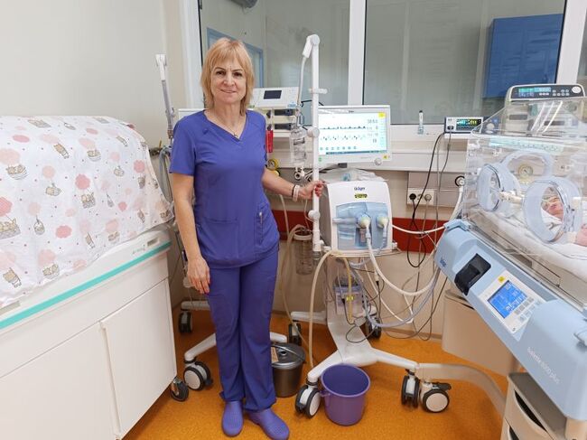 Отделението по неонатология в областната болница в Сливен получи модерен респиратор от “Българската Коледа” 