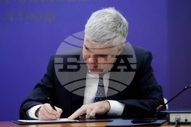 Министерство на енергетиката - договор - подписване