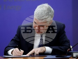 Министерство на енергетиката - договор - подписване