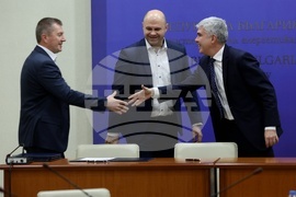 Министерство на енергетиката - договор - подписване