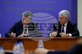 Министерство на енергетиката - договор - подписване