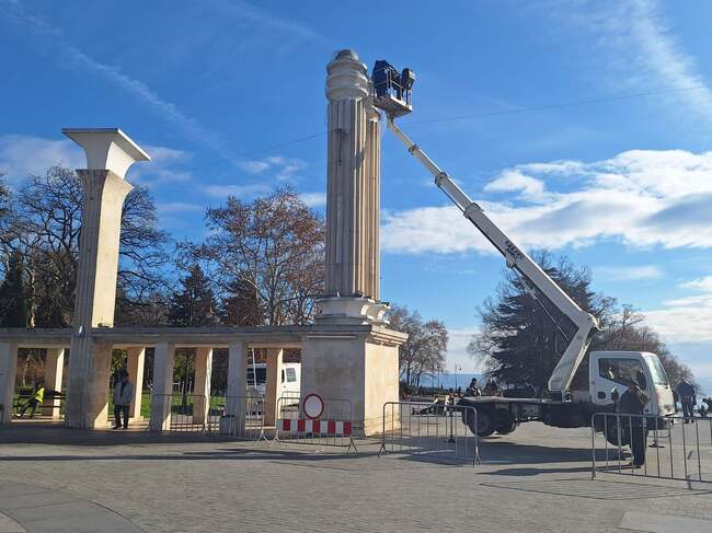 Община Варна: Започна обезопасяването на колоните на входа на Морската градина