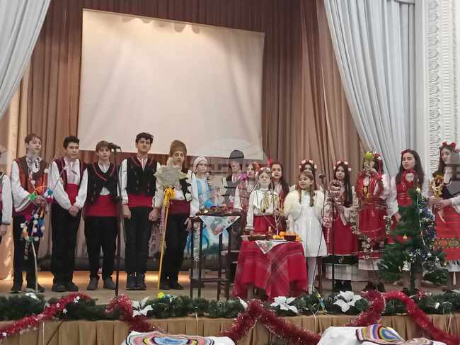Коледно тържество бе организирано в българското неделно училище "Васил Априлов" в Одеса