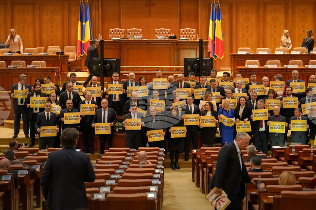 Румънската крайнодясна партия АУР ще внесе в сряда три предложения за вот на недоверие, свързани с външна политика, отбрана и образование