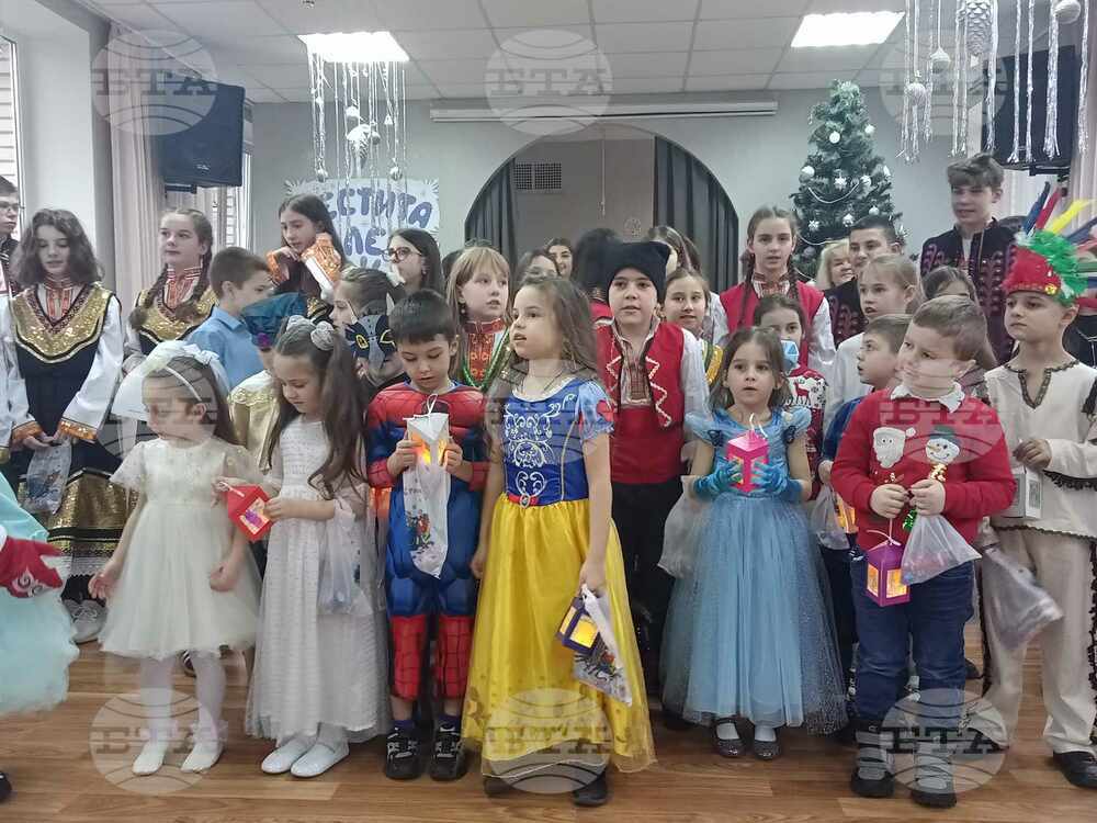 Новогодишен празник за децата се състоя в Българското неделно училище "Аз-буки-веди" в Одеса