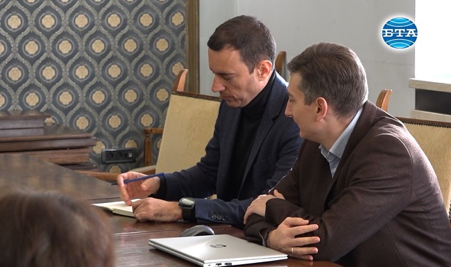 Шест часа продължиха преговорите за подписване на нов Колективен трудов договор в Столичния автотранспорт, разговорите ще продължават след Нова година