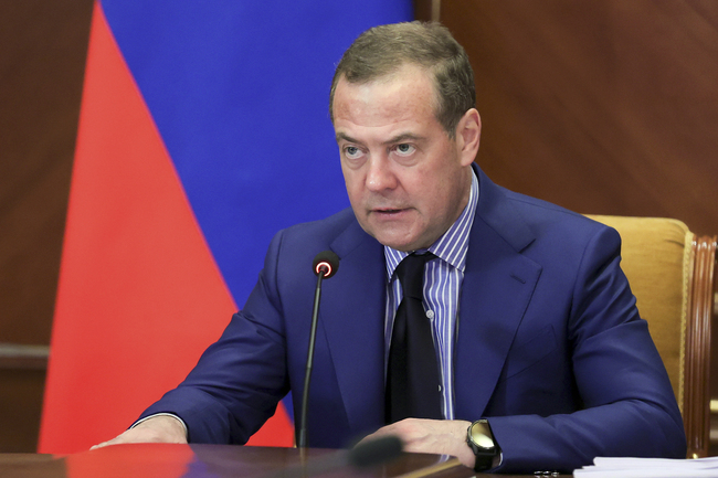 Русия е готова на гъвкав подход в преговорите за Украйна, но съобразно "реалностите", заяви бившият руски президент Медведев