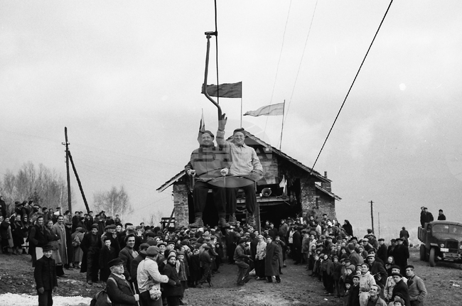 На 25 декември 1955 г. официално е открит Драгалевският лифт