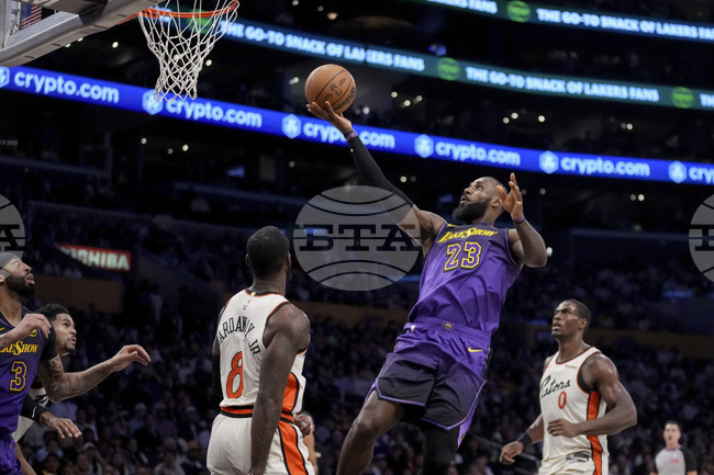 ЛеБрон и Дейвис може да пропуснат мача на Лейкърс срещу Голдън Стейт