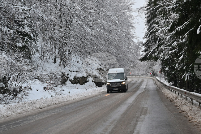 Сняг има навсякъде в област Монтана, пътищата са проходими при зимни условия