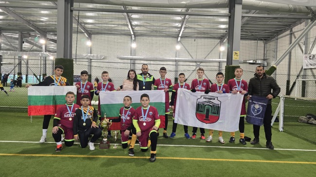 Младите таланти на ФК „Реал Омуртаг“ спечелиха Купата за феърплей на международен турнир в Румъния