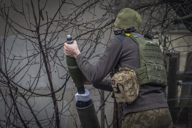 Един цивилен е загинал при тежък руски обстрел на украинската Сумска област, съобщават украинските власти